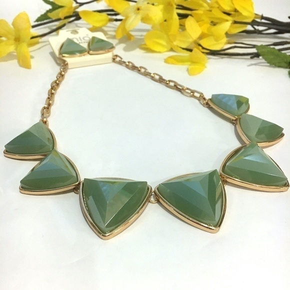 3/$29! jade green & gold tones geometric necklace - Picture 5 of 8